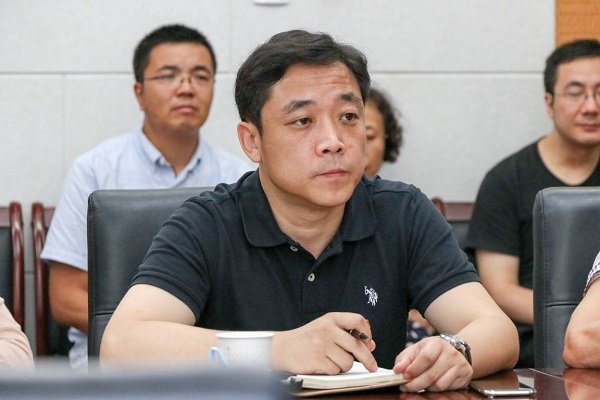 裙底偷拍
党委书记蒋韬.jpg