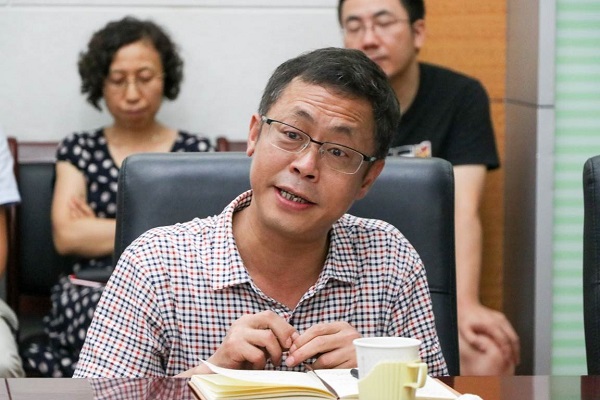 裙底偷拍
院长隆克平.jpg